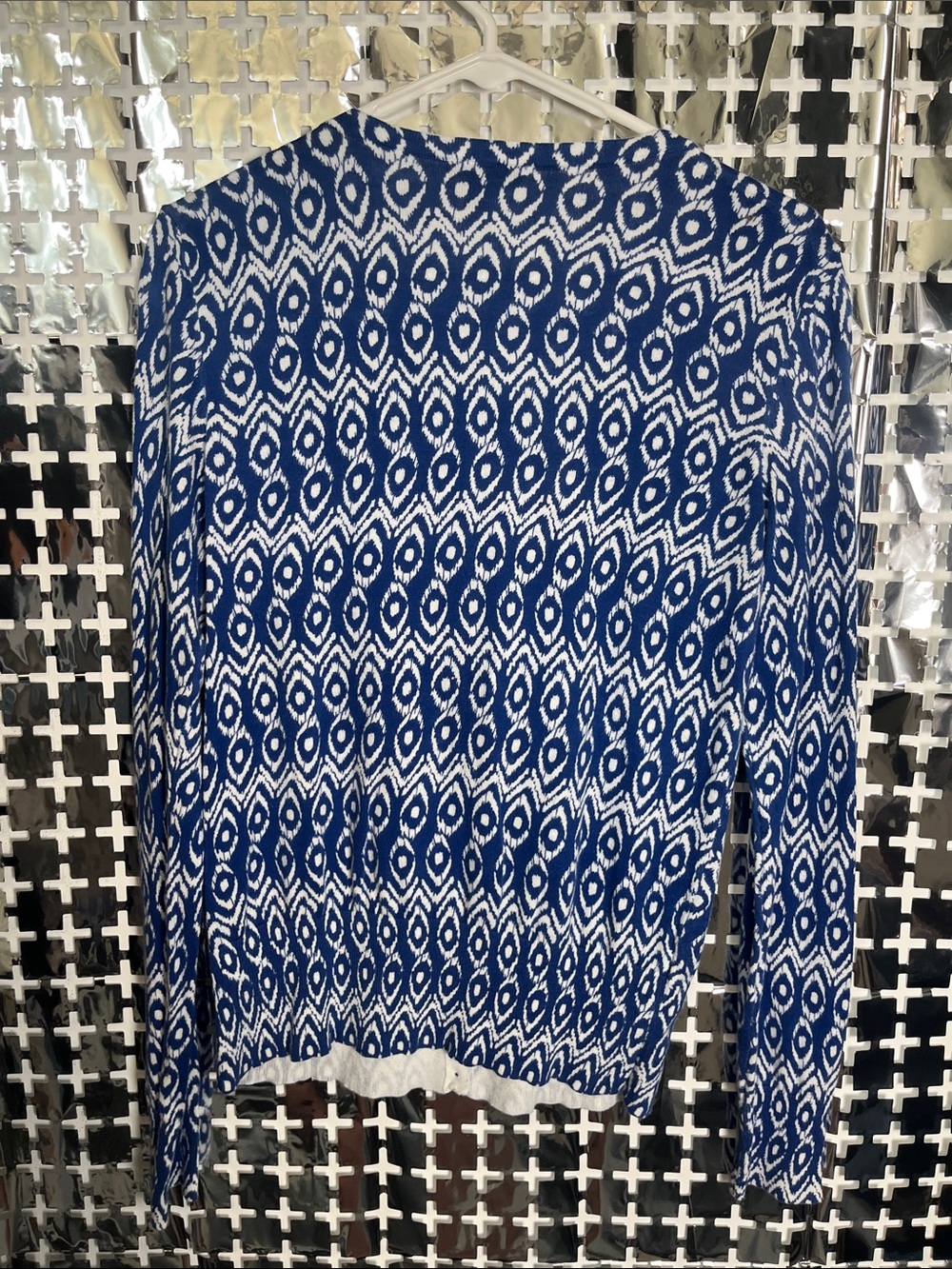 Ann Taylor Blue and White Patterned V-Neck Cardigan - Picture 4 of 4